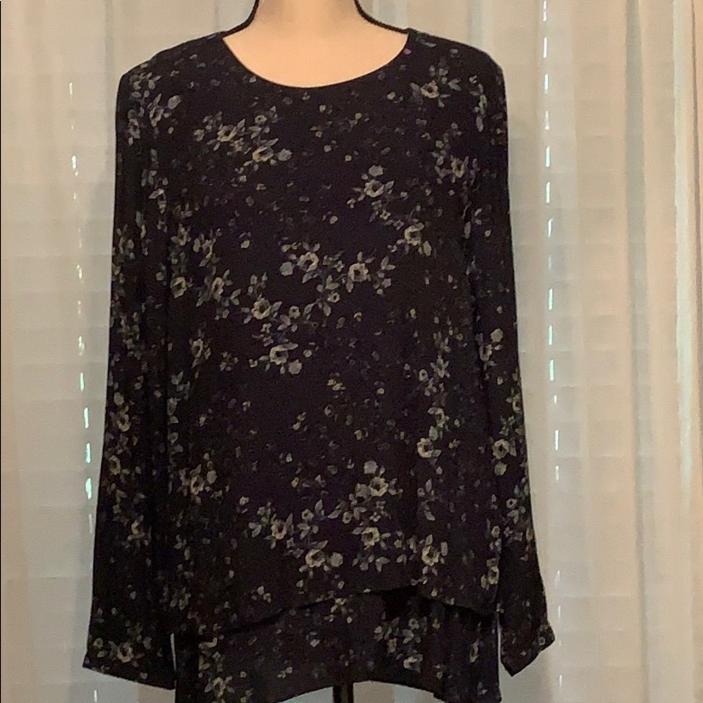 J Jill scoop neck floral printed blouse in…